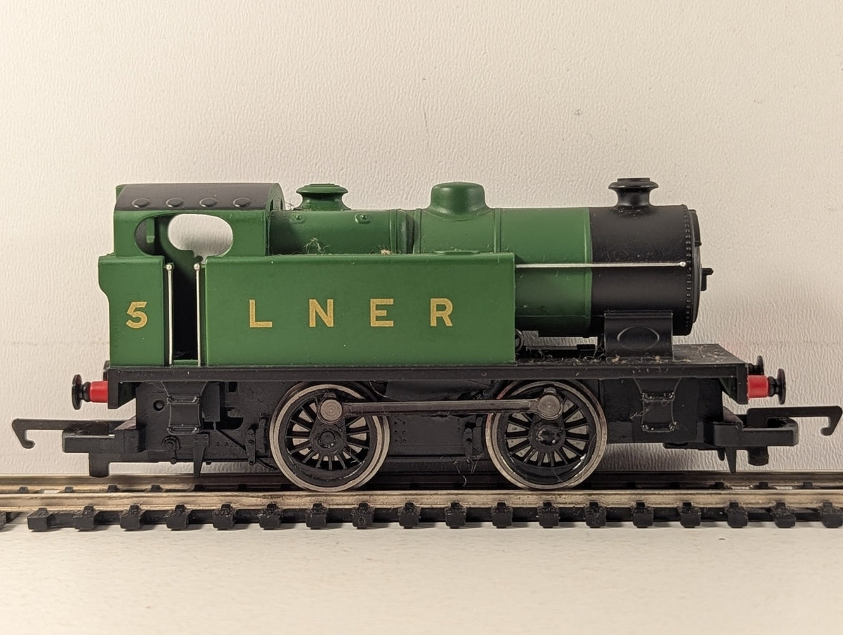 Hornby OO Gauge LNER Industrial 0-4-0 Locomotive 5 LNER Green R2671