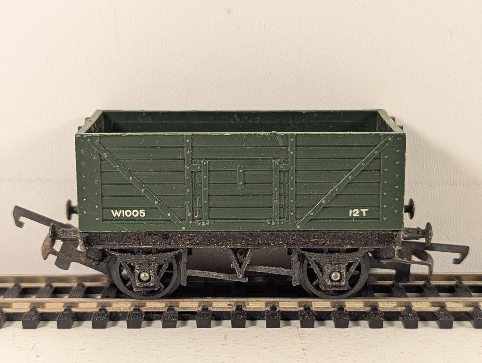 Tri-ang OO Gauge 5-Plank Open Wagon Goods Wagon W1005 BR Green R10