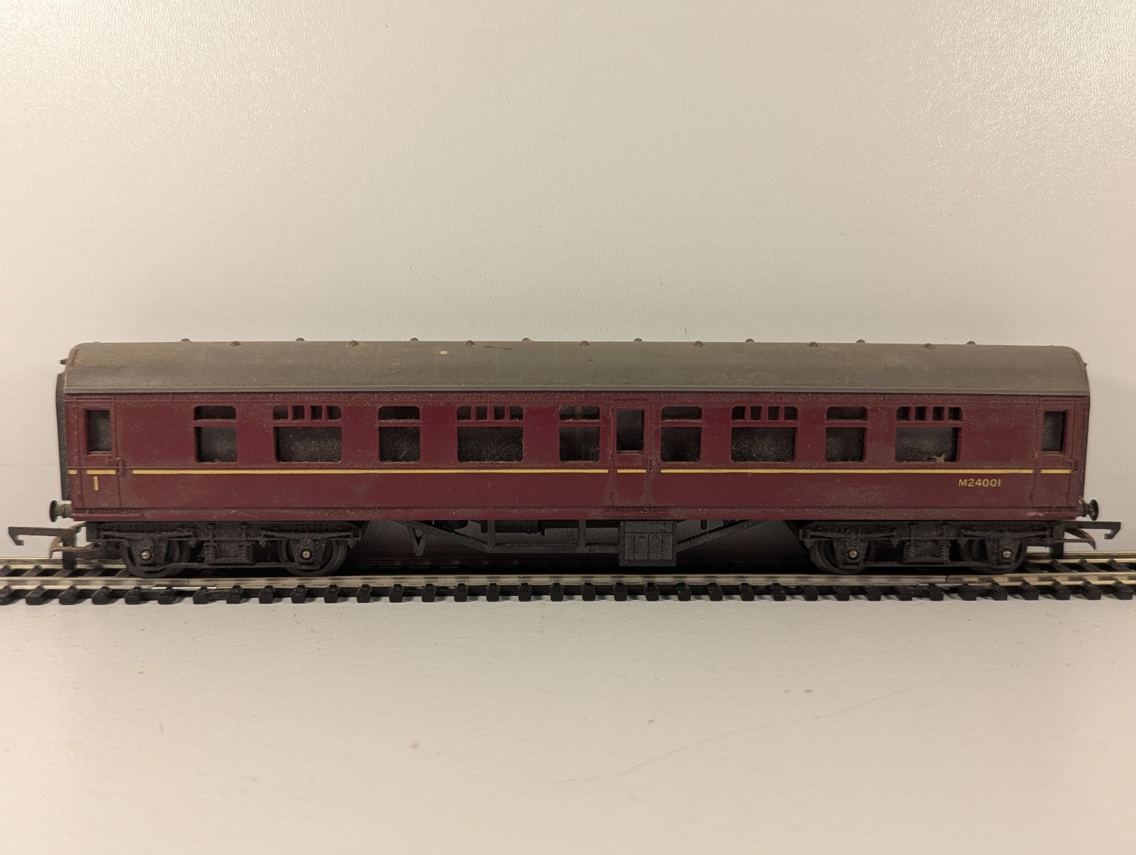 Tri-ang R321 OO Gauge BR 1st Class Coach BR Maroon