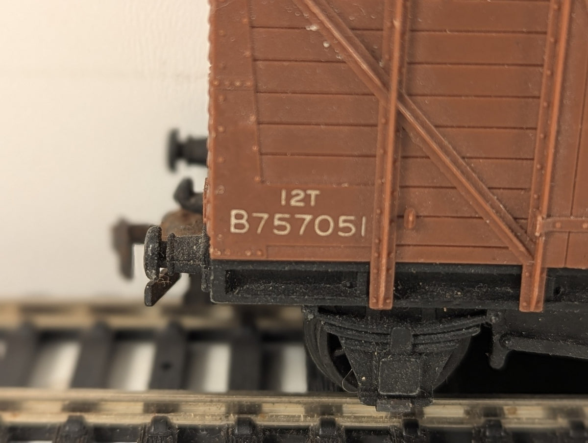 Hornby Dublo OO Gauge BR 12T Ventilated Van Goods Wagon B757051 BR Bauxite 4315