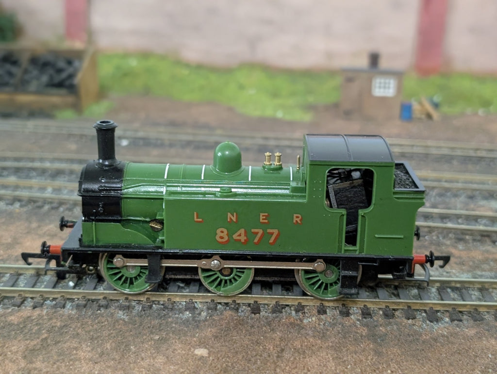 Hornby R252 OO Gauge LNER Class J83 0-6-0T 8477 Green Boxed