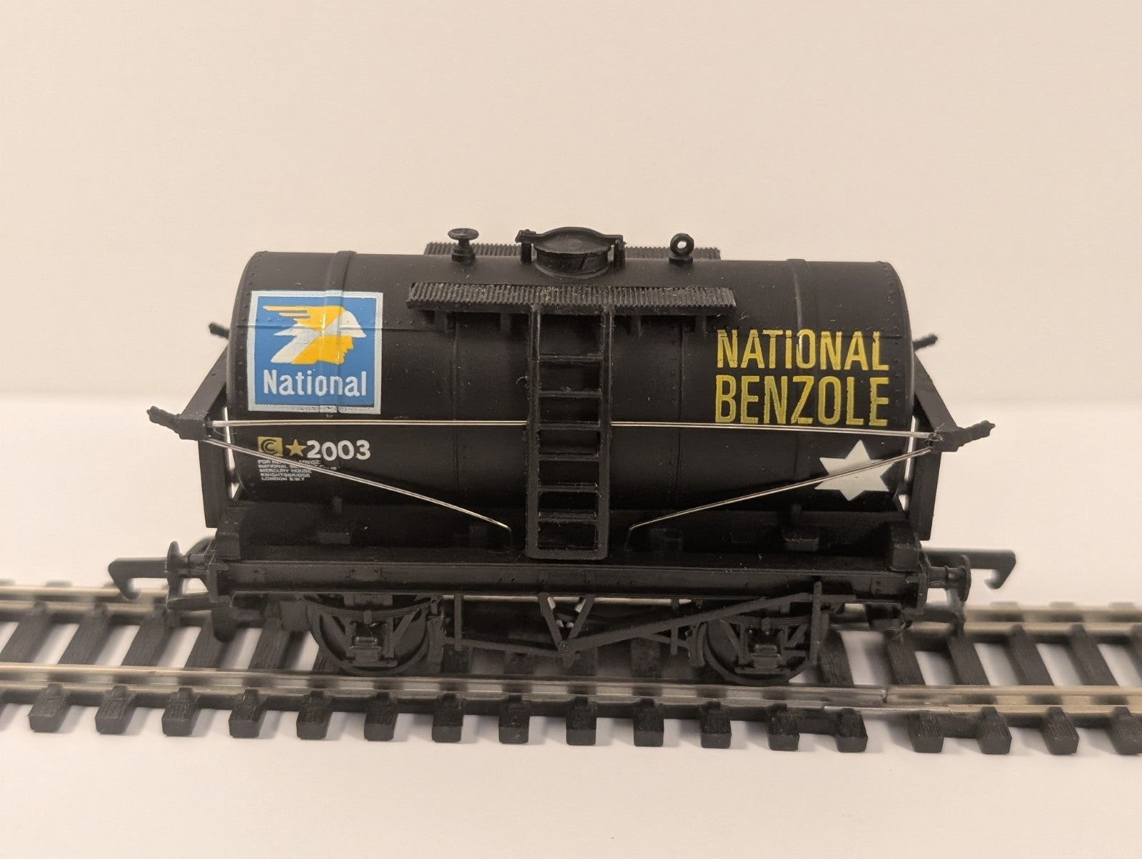 Mainline 37-146 OO Gauge National Benzole Tank Wagon 2134 Black