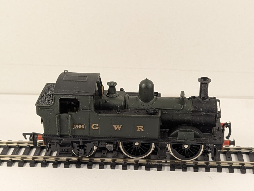 Airfix OO Gauge Class 1400 0-4-2T Steam Locomotive 1466 GWR Green 54152-7