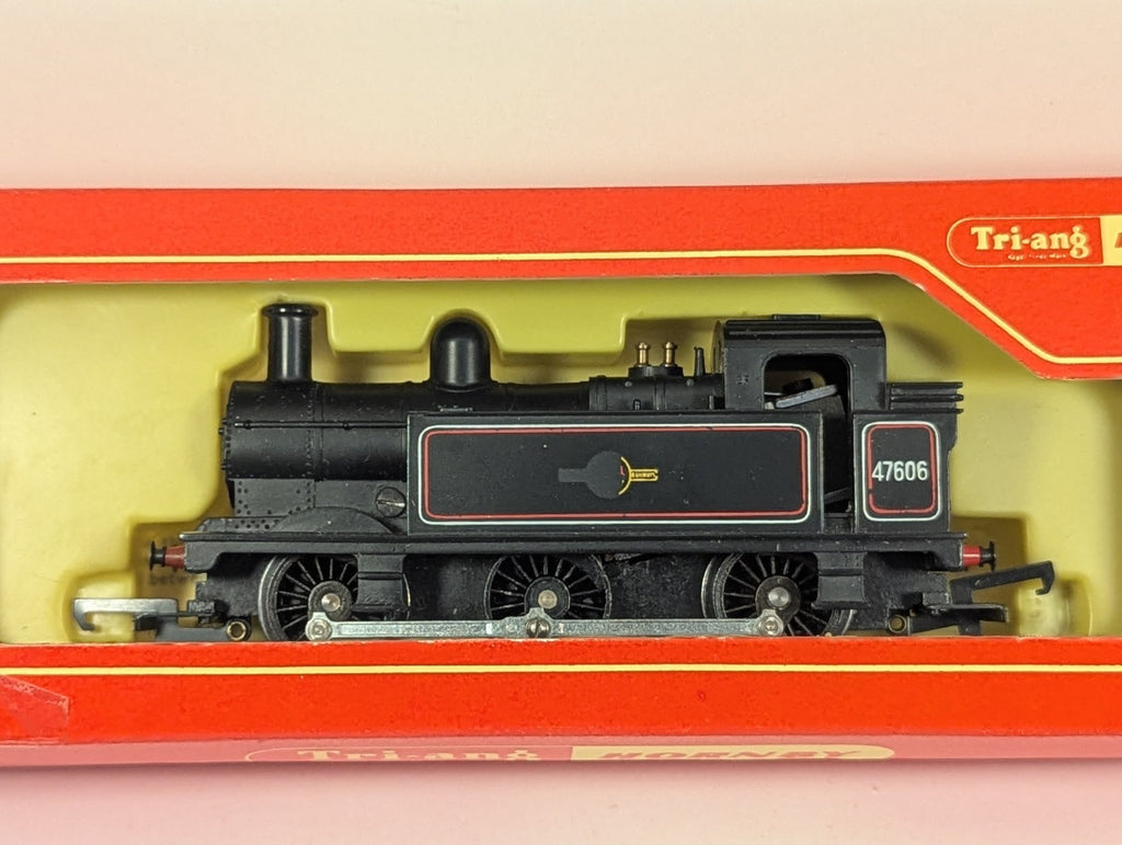 Tri-ang Hornby R52 OO Gauge Class 3F Jinty 0-6-0T – Damaged Crest and box