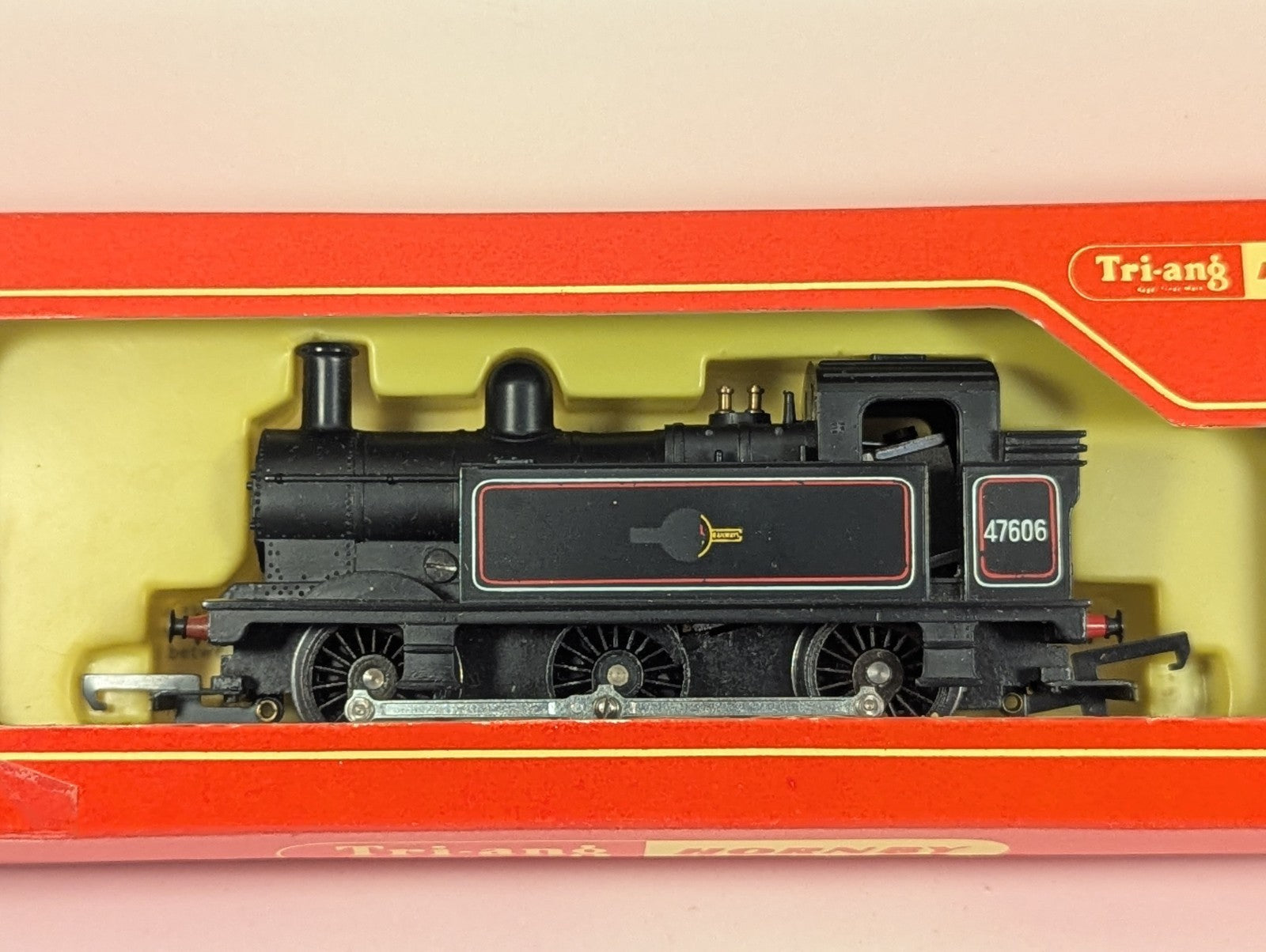Tri-ang Hornby R52 OO Gauge Class 3F Jinty 0-6-0T – Damaged Crest and box