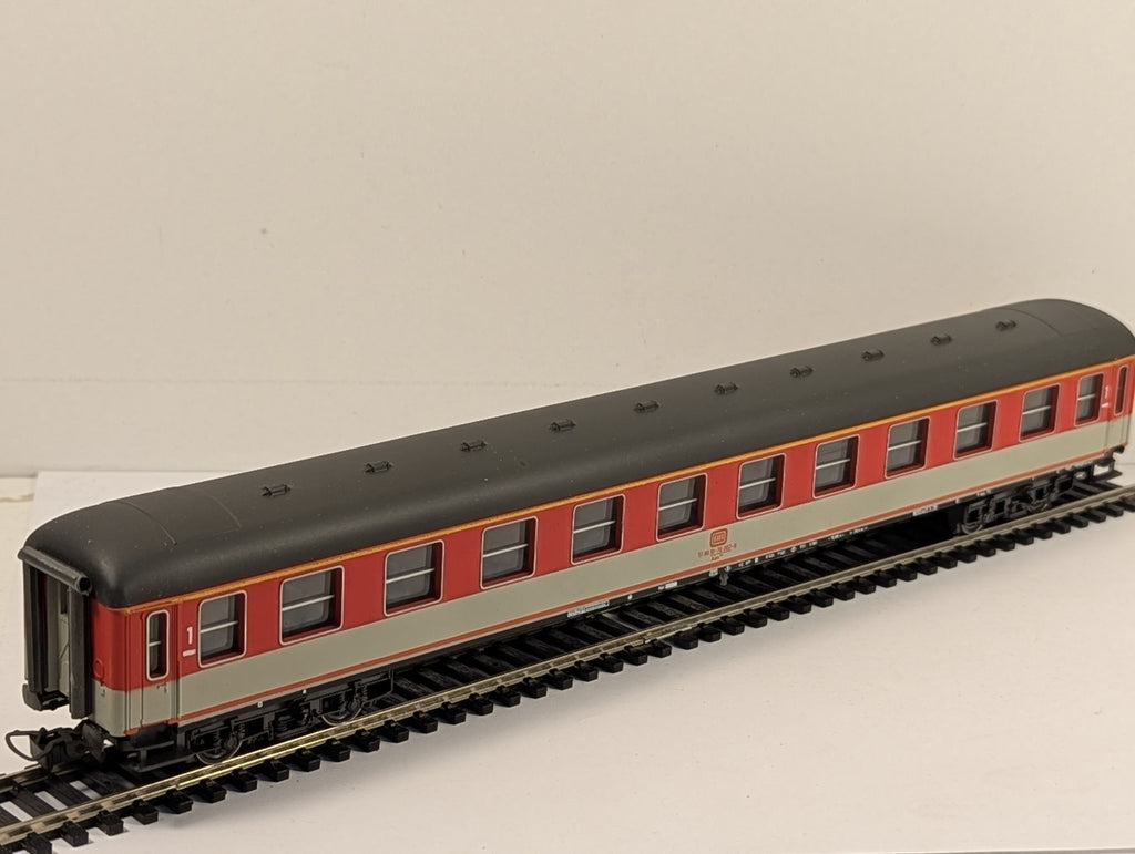 Rivarossi HO Gauge Deutsche Bundesbahn 1st Class Coach Type Aüm Passenger Coach