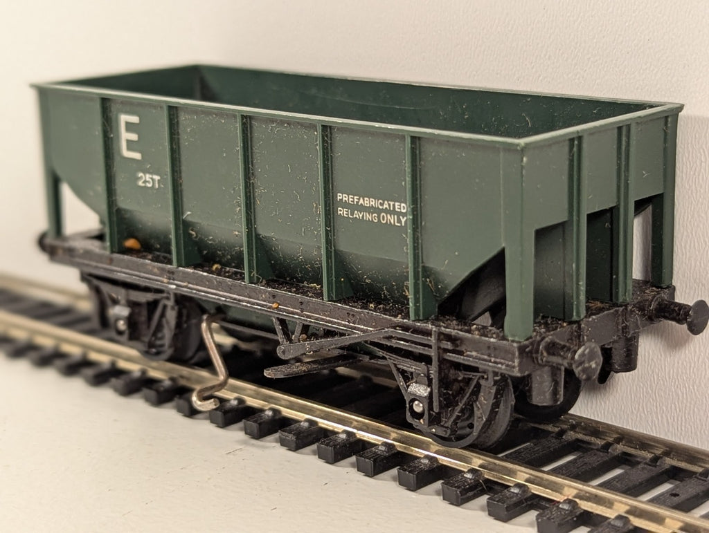 Tri-ang Hornby R347 OO Gauge Engineering Wagon – Green