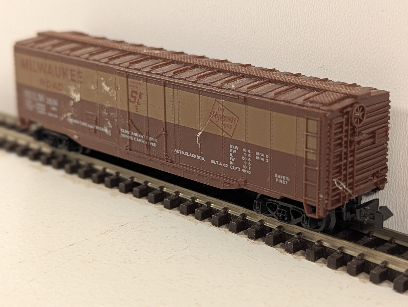 Lima N Gauge Milwaukee Road 51ft Mechanical Boxcar