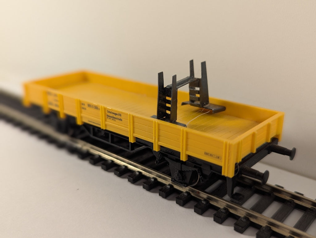Märklin HO Gauge Low Side Maintenance Wagon – Missing Coupler on one side
