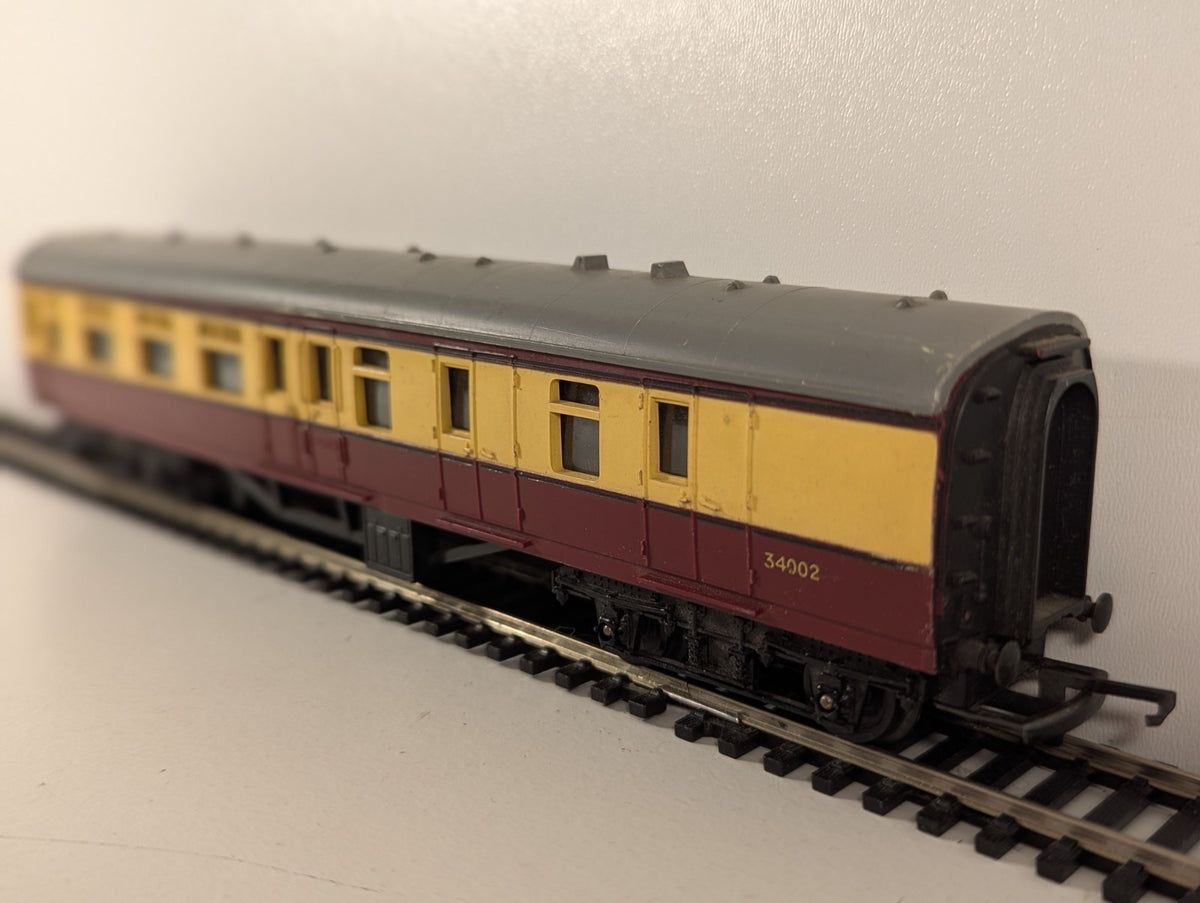 Tri-ang R28 OO BR Main Line Brake Coach Blood & Custard