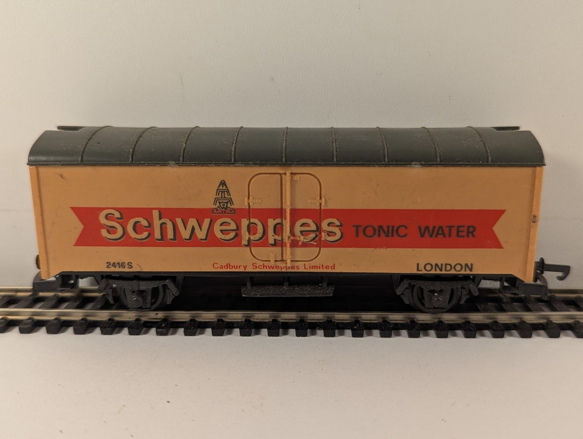 Lima OO Gauge 12 Ton Ventilated Van Goods Wagon 2416 S Schweppes 37-146