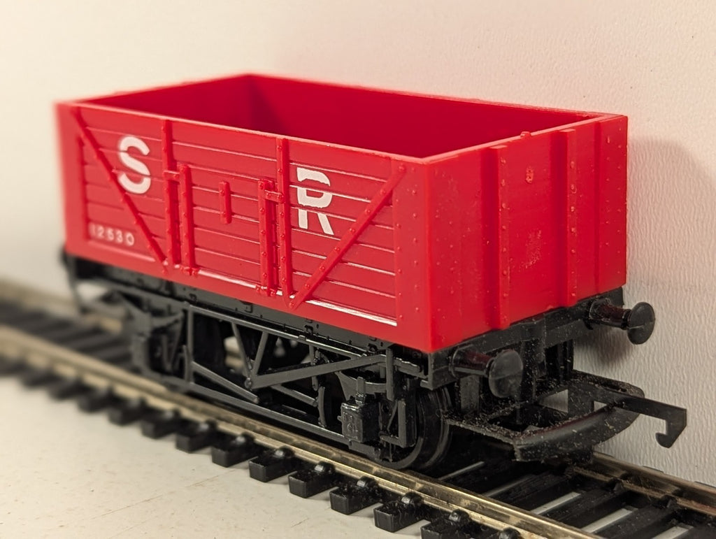 Hornby OO Gauge SR Open Wagon Goods Wagon 12530 SR Red R010