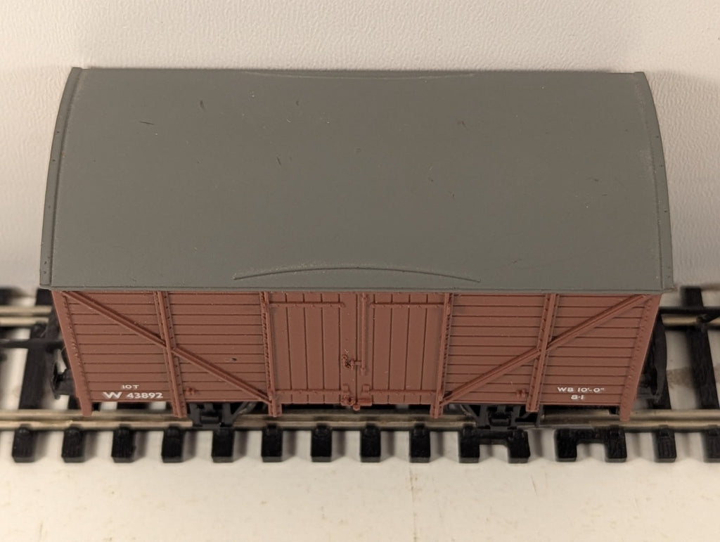 Hornby 12 Ton Brown Ventilated Van