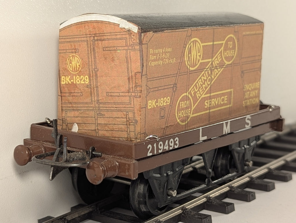 Hornby O Gauge Flat Truck with Container Goods Wagon 219493