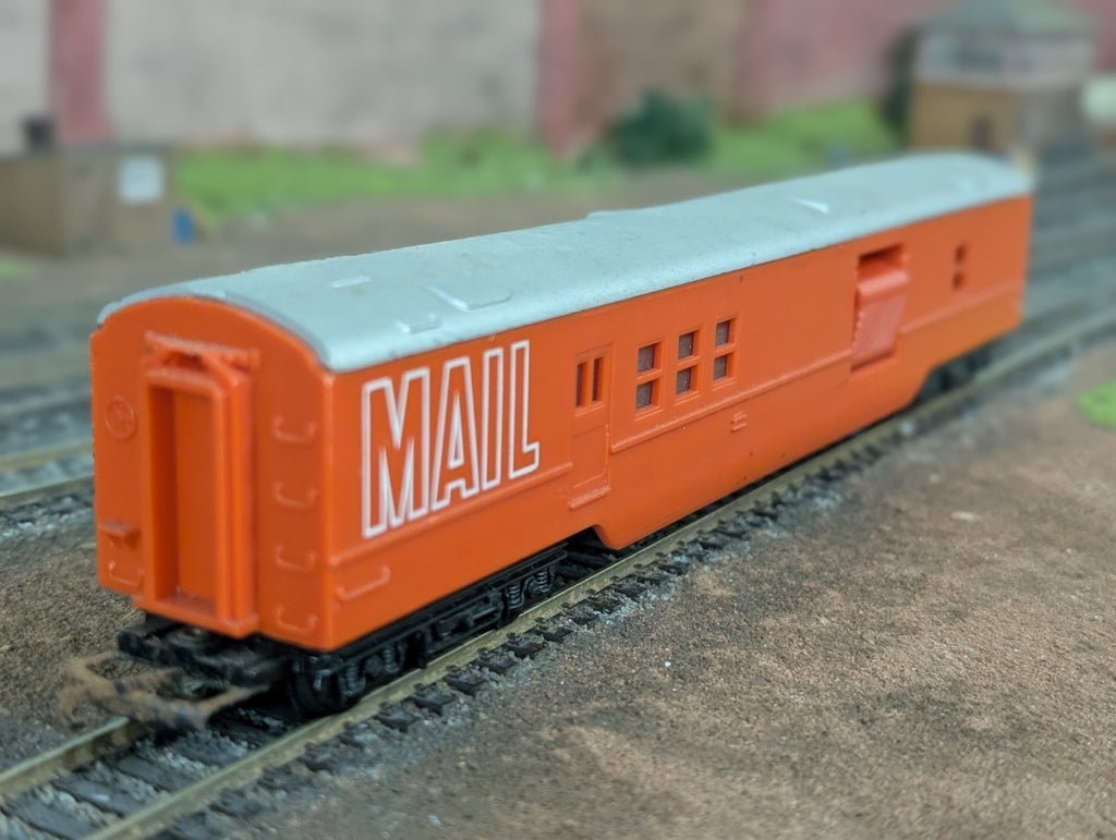 Triang Hornby R119 Operating Mail Coach - Orange livery 'MAIL