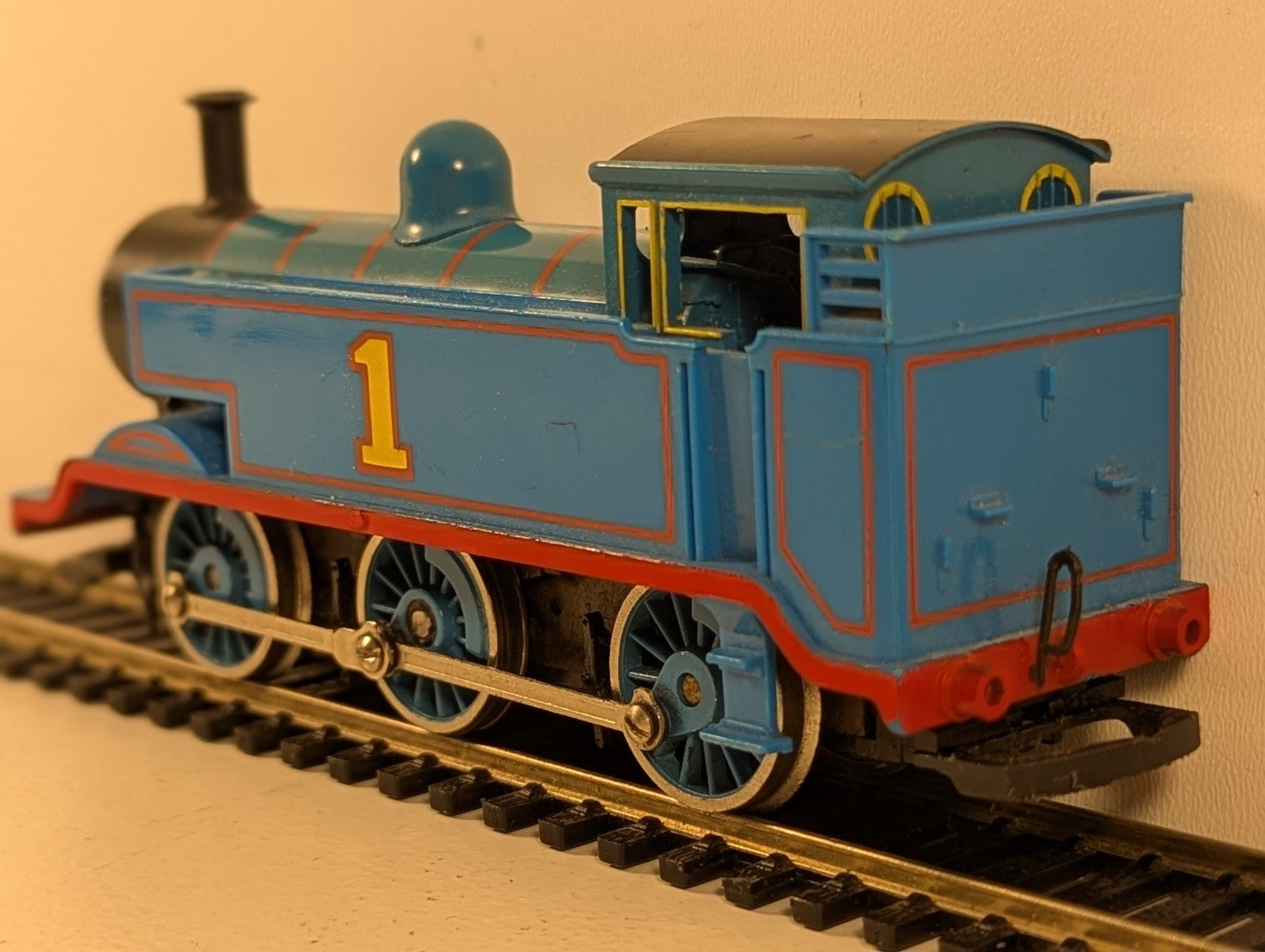 Hornby ThomastheTankEngine 0-6-0T SteamLocomotive OOGauge - Missing Buffer heads