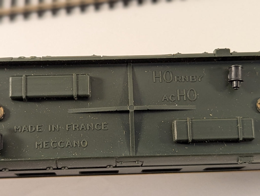 Hornby Acho HO Gauge 734 Paris–Lille Green 1st Class Coach
