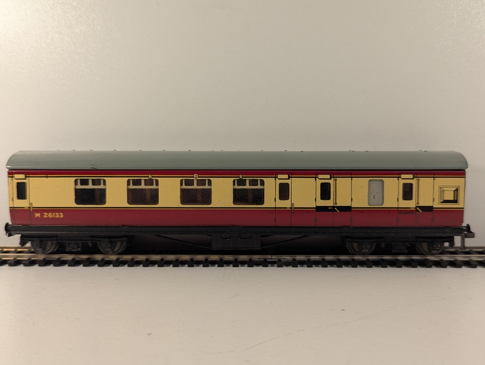 Hornby Dublo OO Gauge M26133 Brake Coach Crimson & Cream