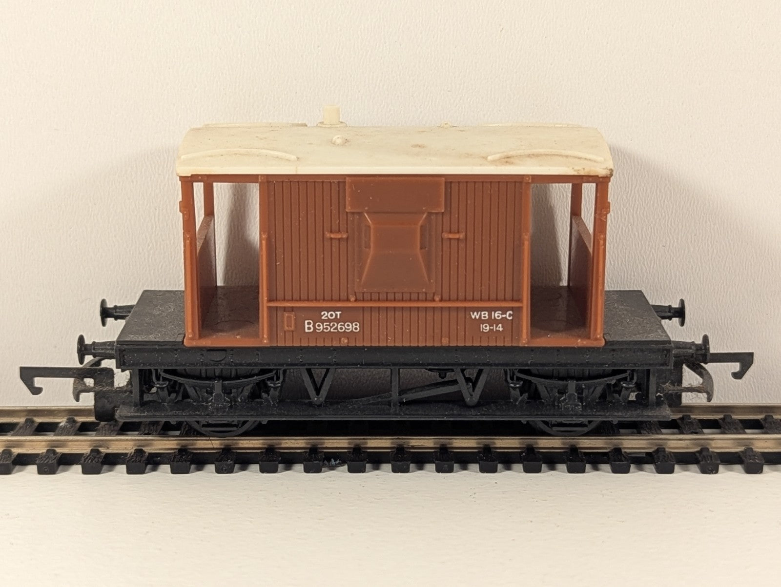 Hornby OO Gauge BR 20-Ton Brake Van
