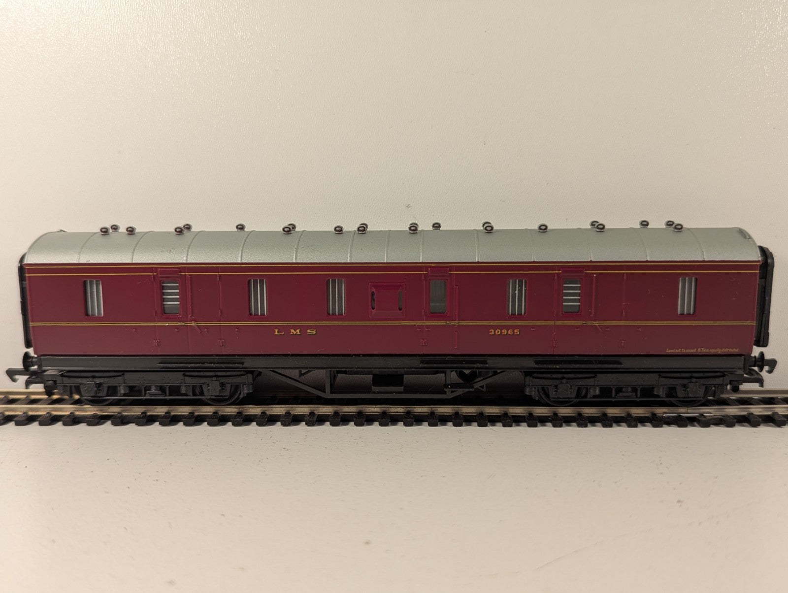 Mainline 37118 LMS 50ft Parcels Van OO Gauge - Boxed