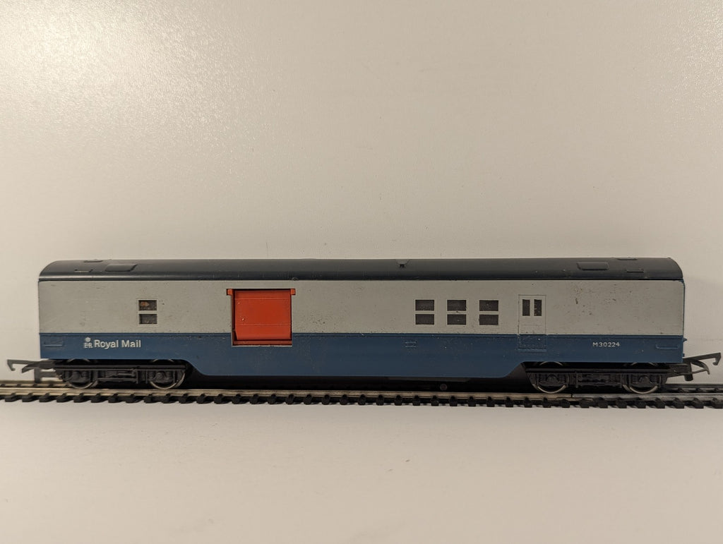Tri-ang OO Gauge Operating Royal Mail Coach Passenger Coach M30224 BR Blue/Grey