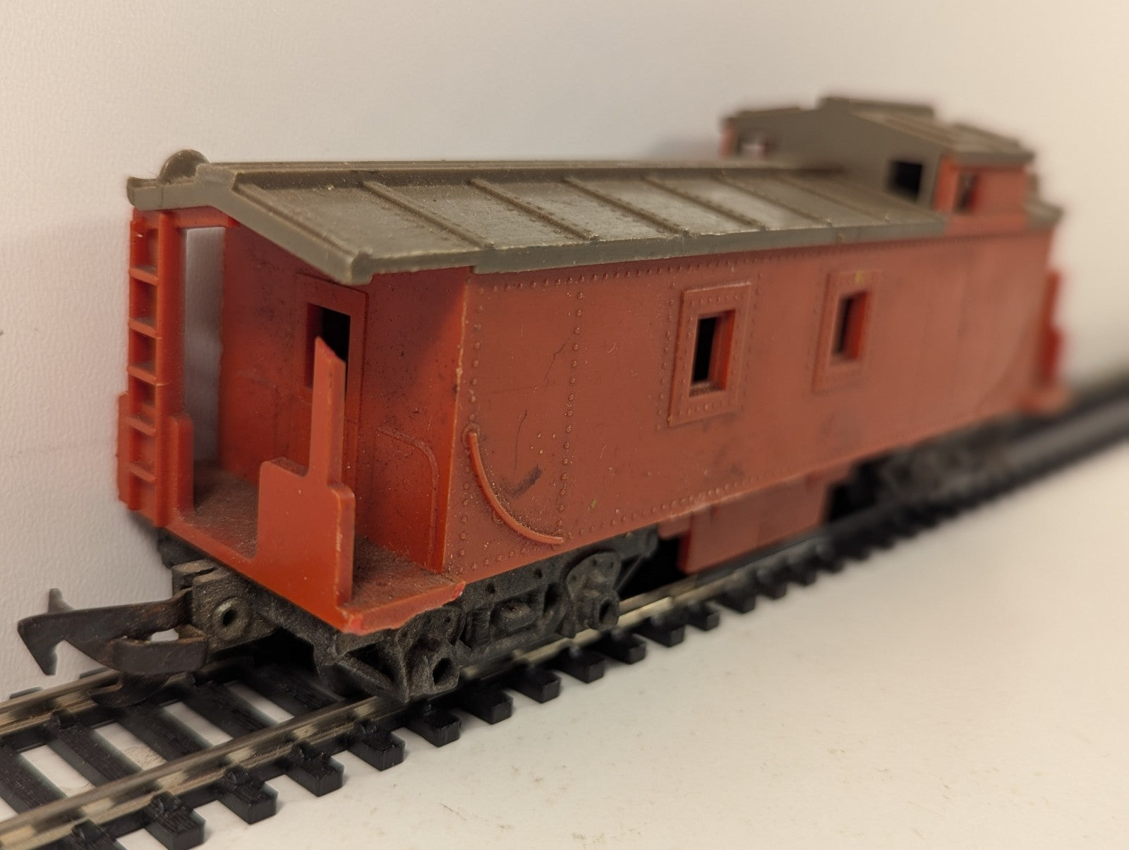 Tri-ang R115 OO Gauge Red Caboose