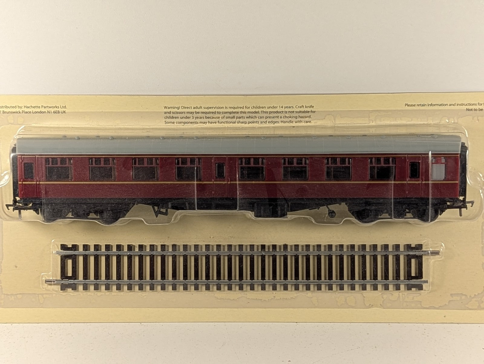 Hachette OO Gauge BR Mk1 TSO Coach & Track Pack - Boxed & Unopened