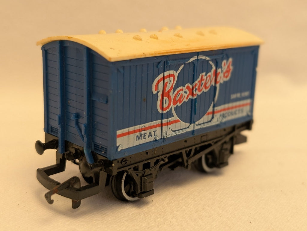Hornby OO Gauge Baxter's Ventilated Van Goods Wagon Baxter's Meat Products