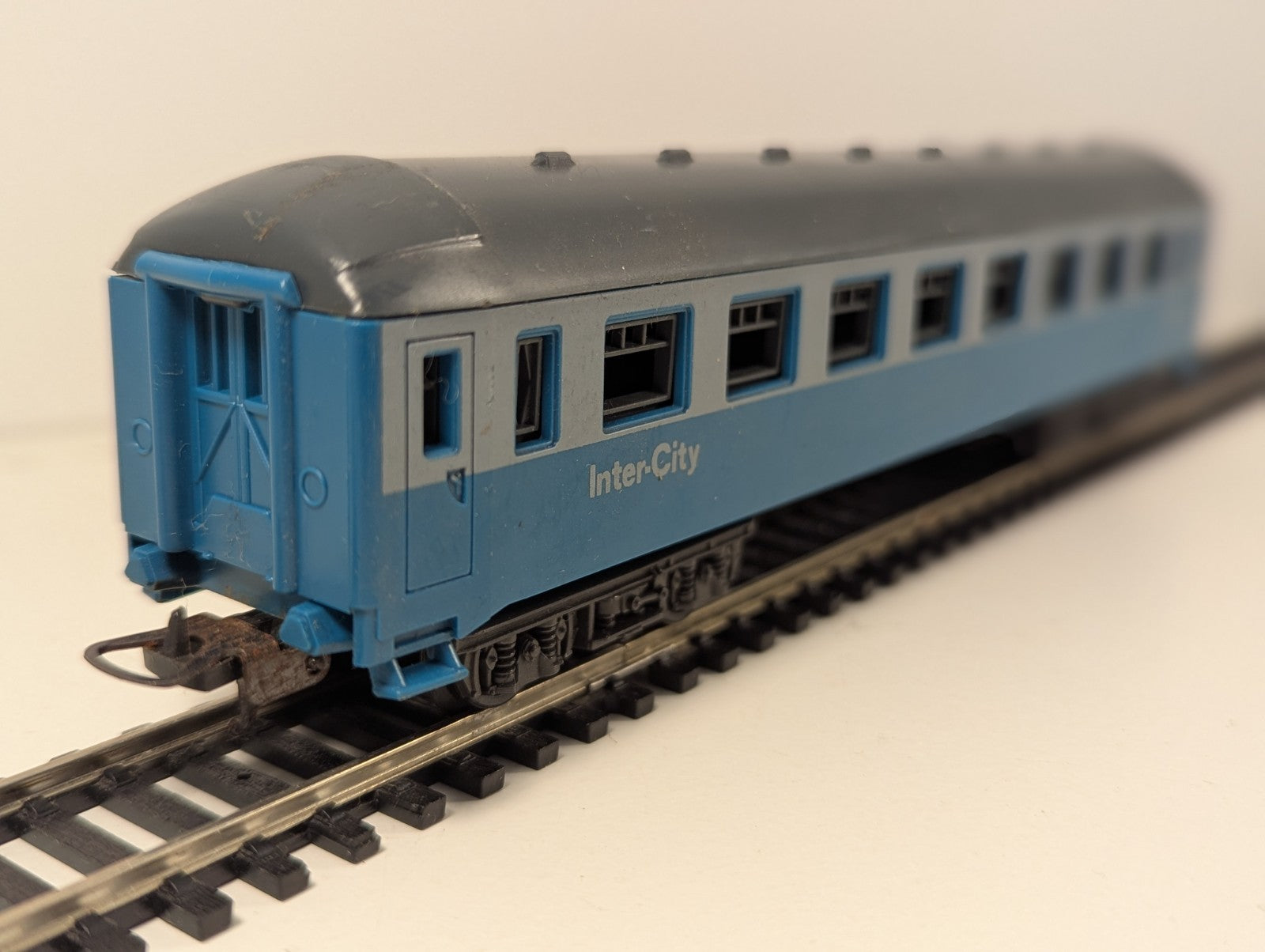 Lima HO Gauge Mk2 Corridor 2nd Coach W5449 InterCity Blue & Grey