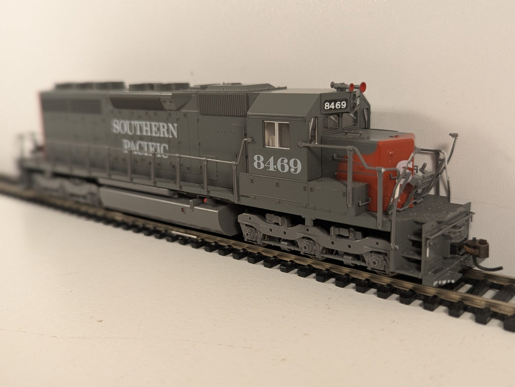 Kato HO Scale EMD SD40 Southern Pacific 8469 Diesel Locomotive