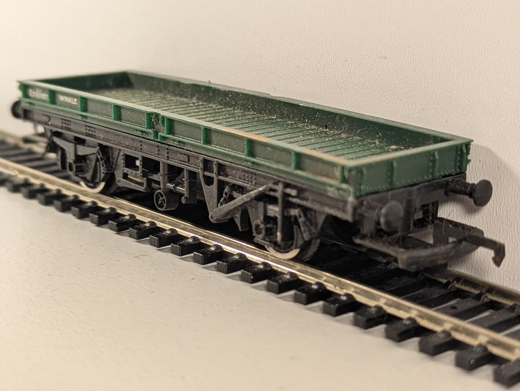 Hornby R019 OO Gauge Plate Wagon with Load – ED931972