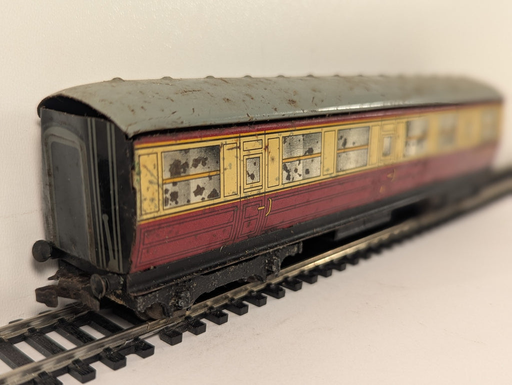 Hornby Dublo OO Gauge BR Carmine and Cream Corridor Coach Passenger Coach