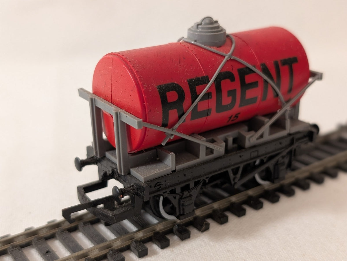 Hornby R025 OO Gauge 14-Ton Tank Wagon – Class A – Regent Red