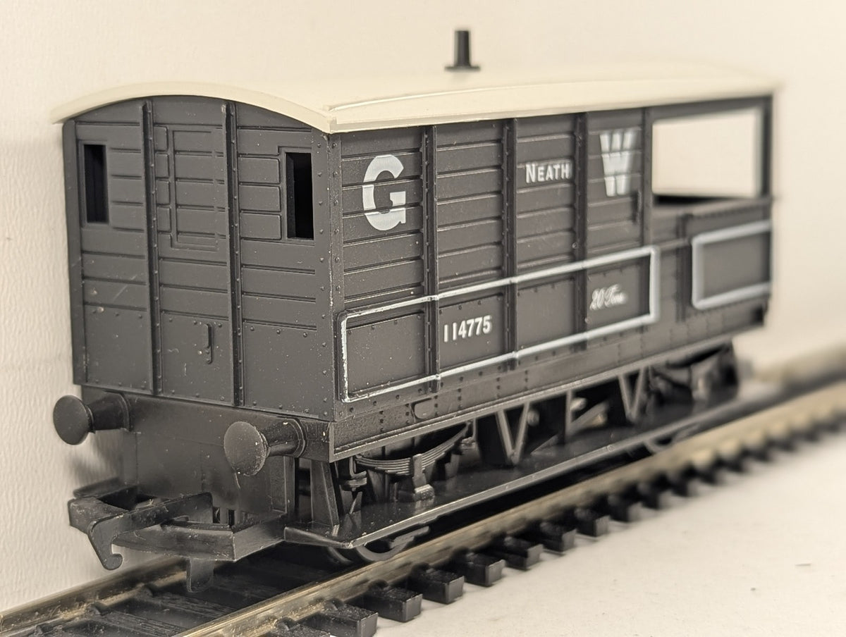 Bachmann OO Gauge 20 Ton Toad Brake Van 114775 GWR Dark Grey 33-301A