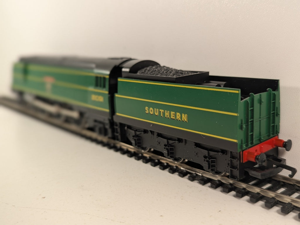 Hornby R320 West Country Class "Exeter" Steam Locomotive OO Gauge - Boxed