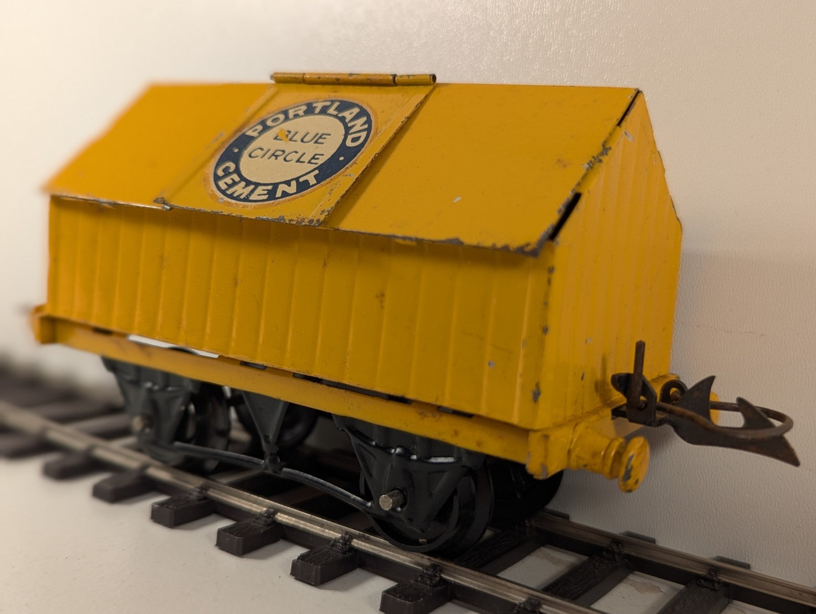 Hornby O Gauge Blue Circle Portland Cement Wagon - Damaged Decal