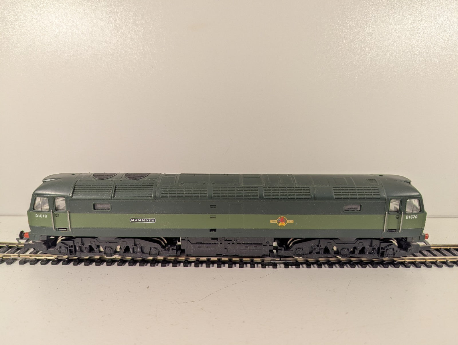Hornby R073 BR Class 47 D1670 “Mammoth” BR Two Tone Green