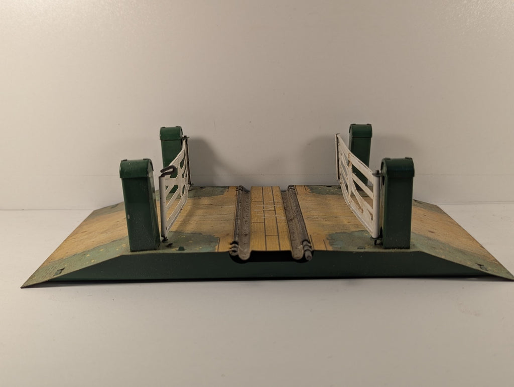 Hornby O Gauge No. 1 Level Crossing