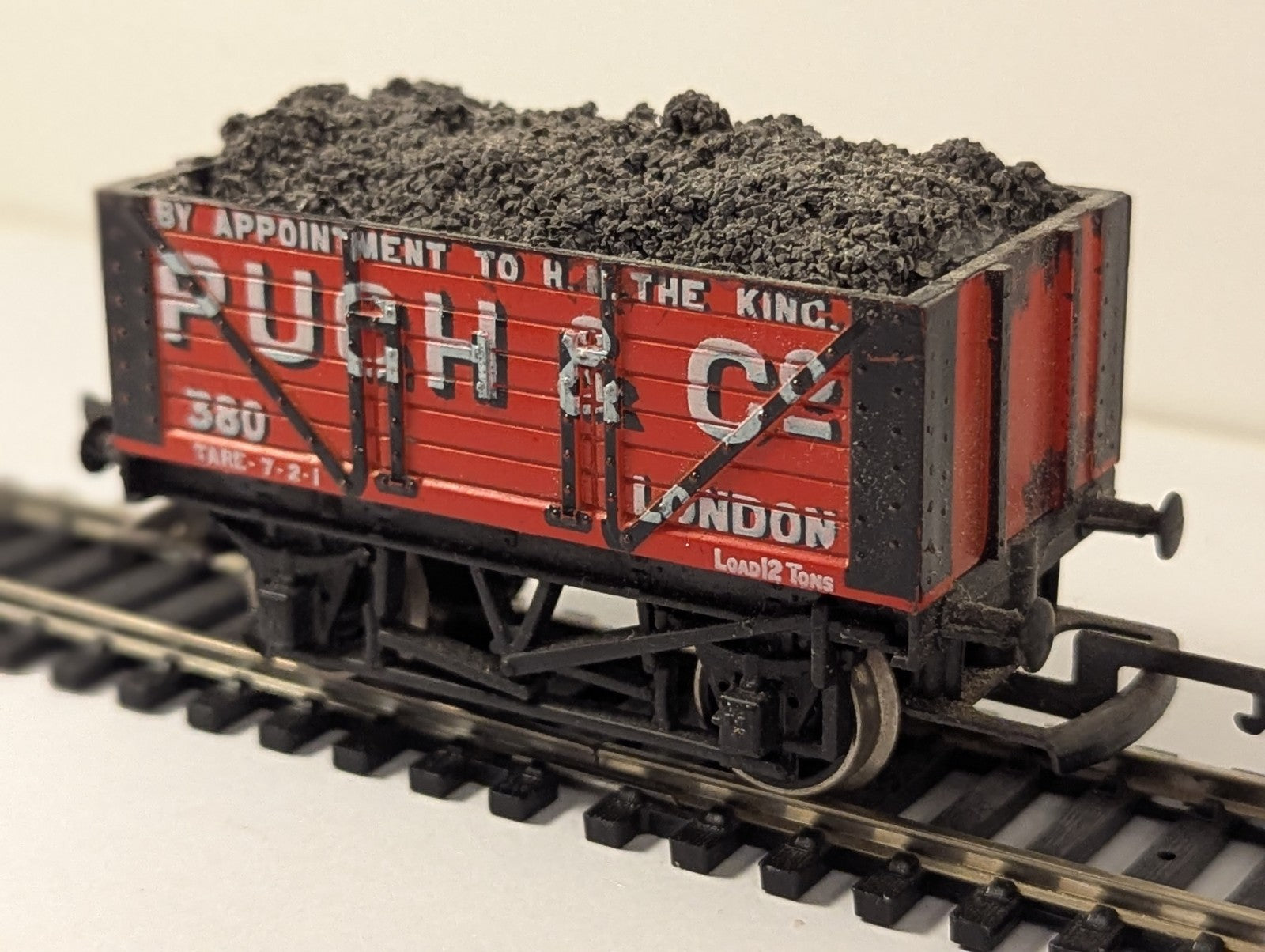 Hornby R010 OO Gauge Pugh & Co London 7 Plank Wagon With Load