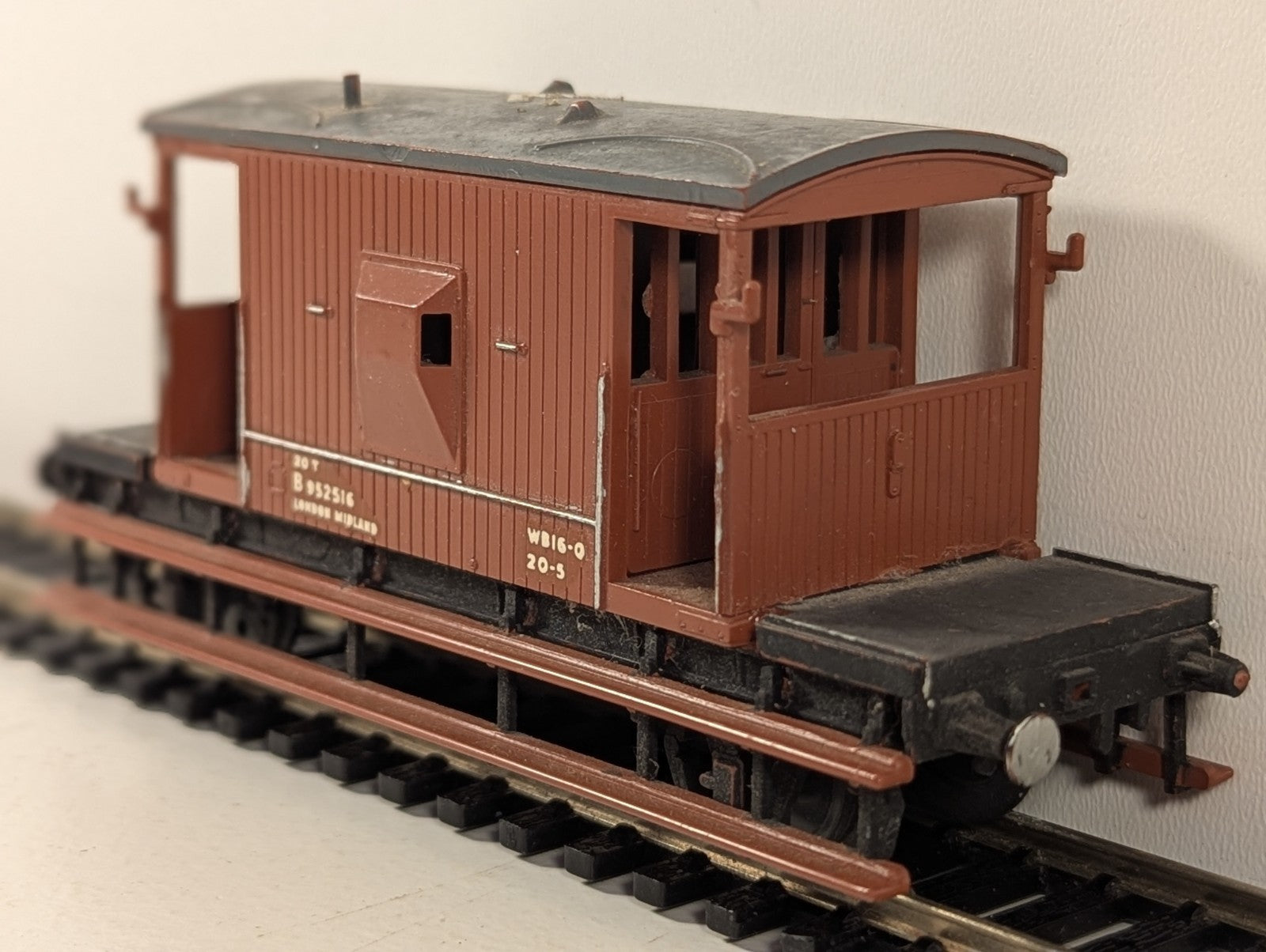 Hornby Dublo BR 20 Ton Brake Van OO Gauge - Missing Buffer Heads & Coupling