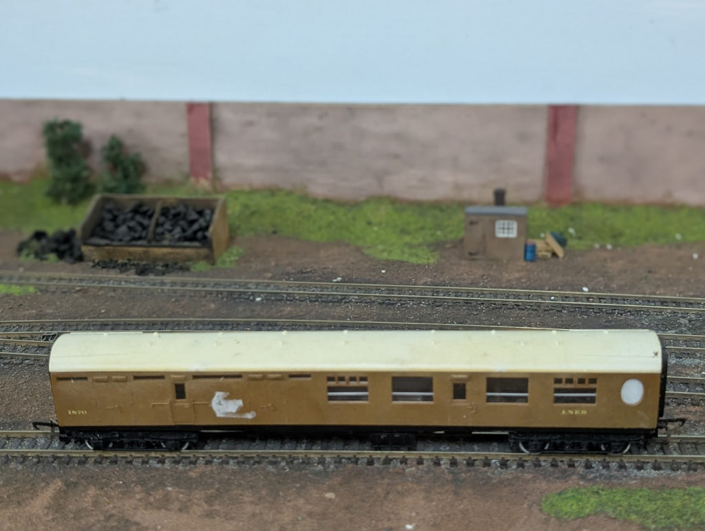 Hornby R938 OO Thompson brake 3rd coach 1870 LNER teak