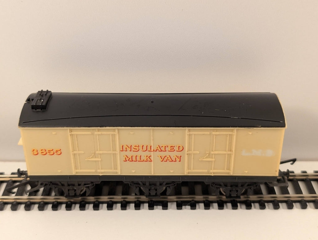 Hornby OO Gauge LMS 6-Wheel Insulated Milk Van
