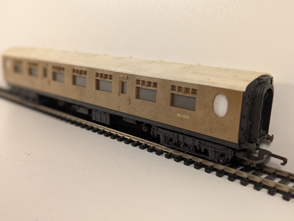 Tri-ang OO Gauge LNER Teak Composite Third Coach
