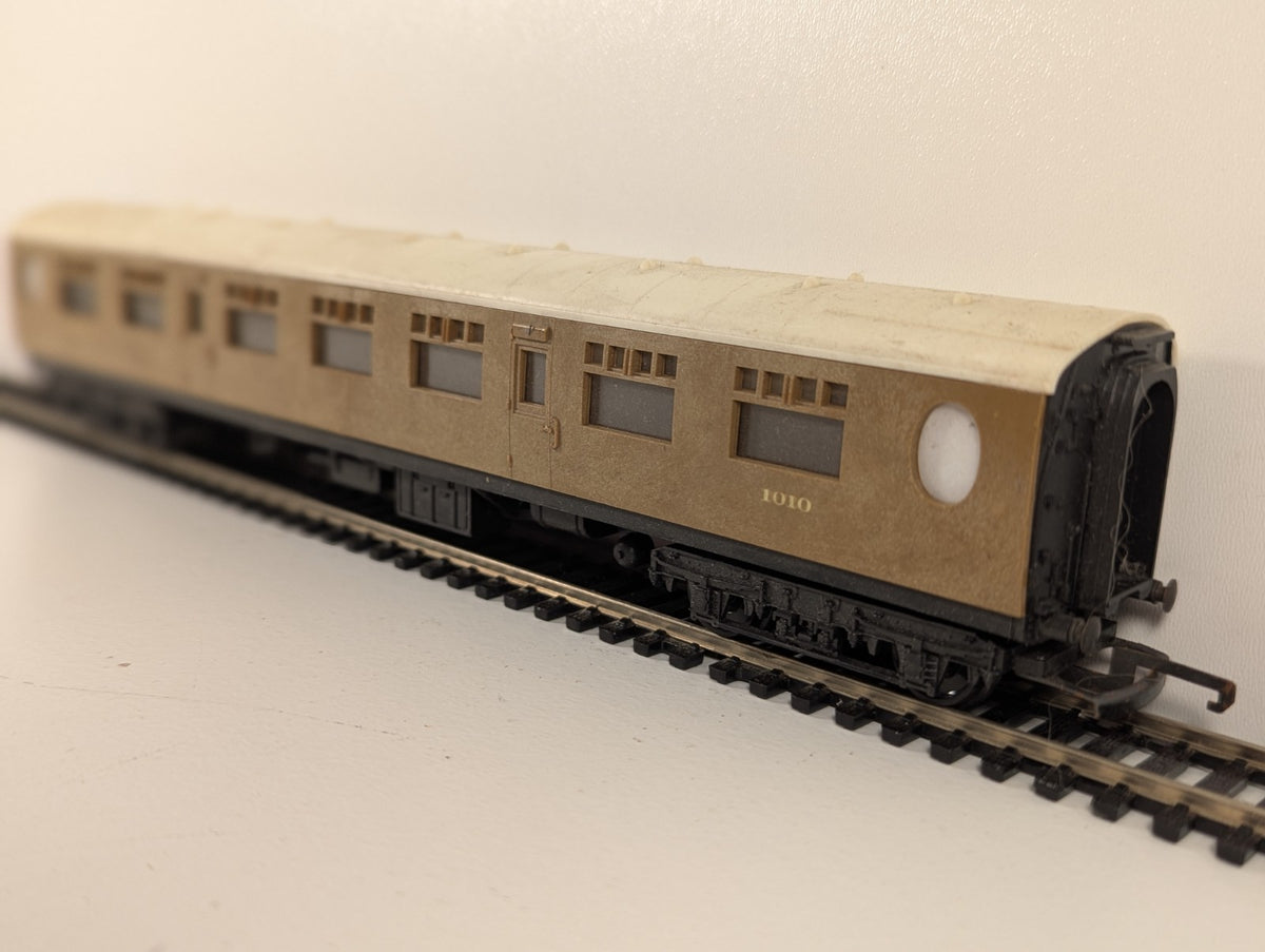 Tri-ang OO Gauge LNER Teak Composite Third Coach