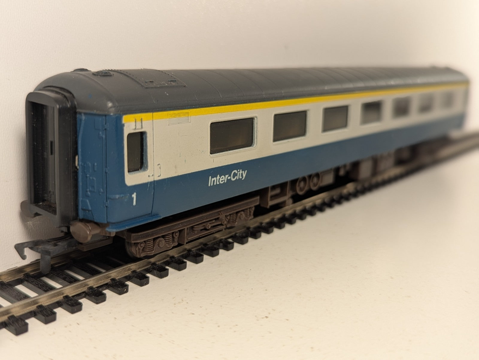 Airfix GMR 54201-8 BR Mk2D First Open Coach E3170 Blue & Grey OO Gauge