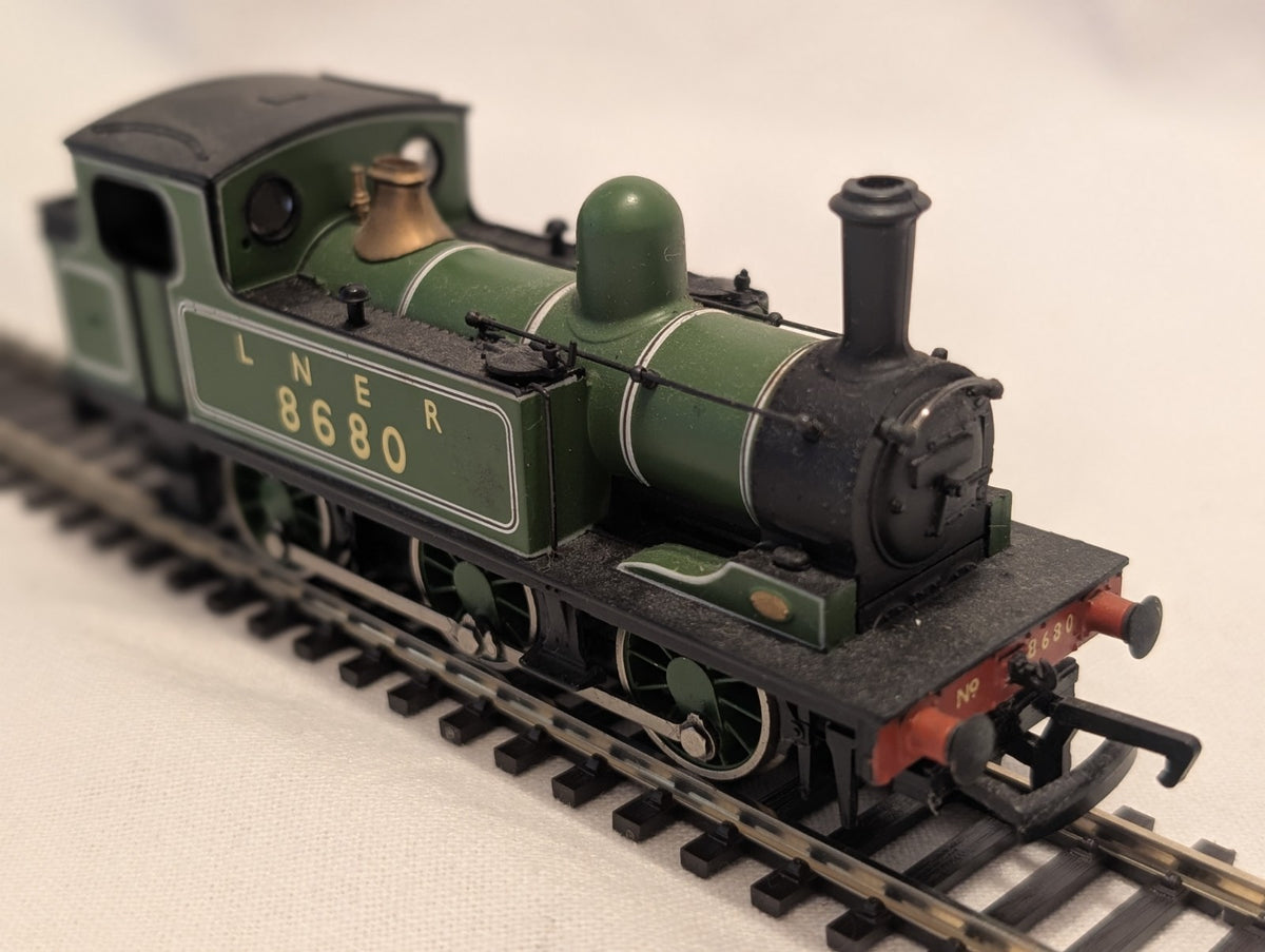 Bachmann Branchline OO Gauge LNER J72 Tank Locomotive No.8680 – Lined Green