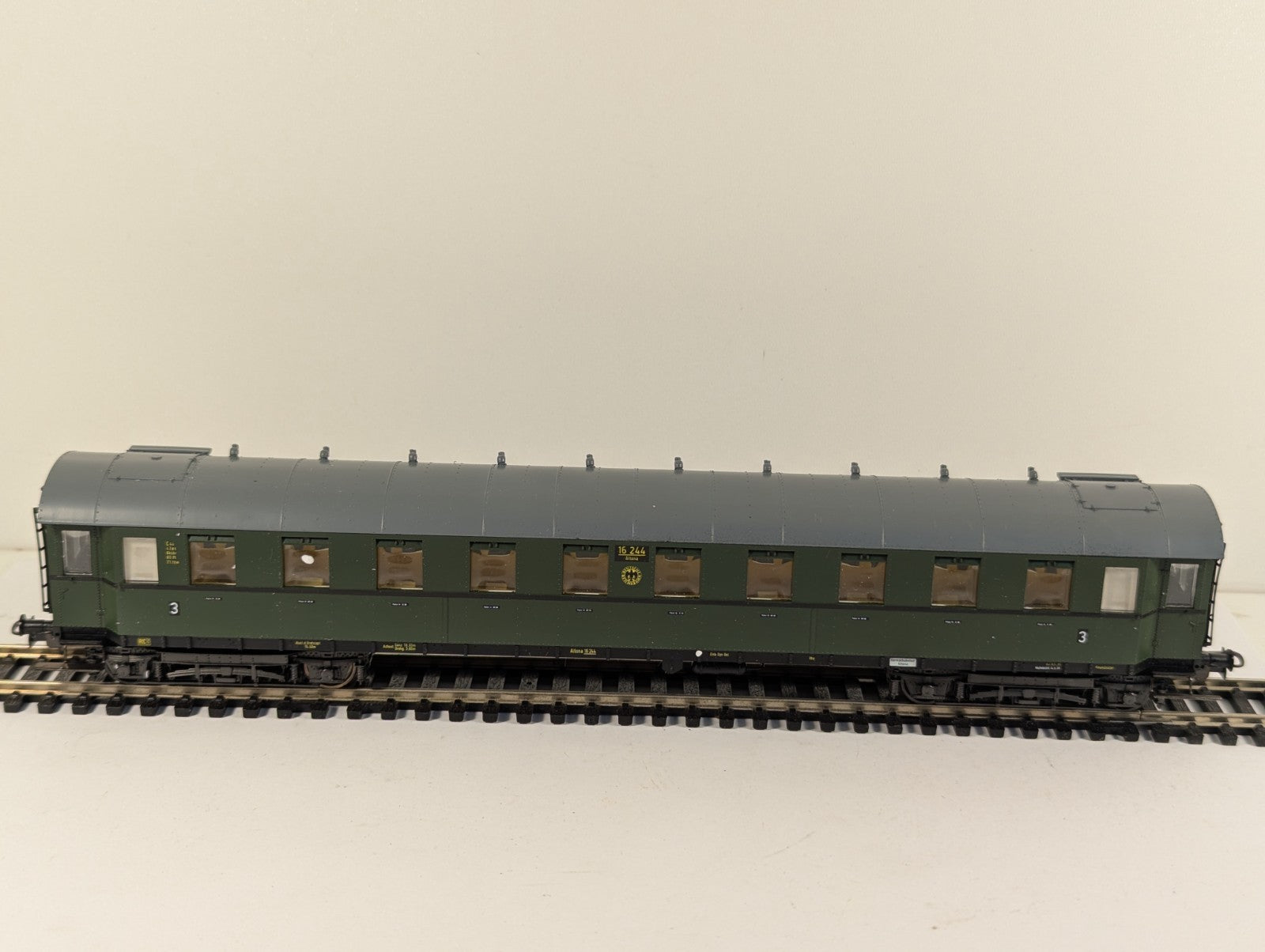 Liliput 84302 HO Gauge Green German Reichsbahn 3rd Class Coach Boxed