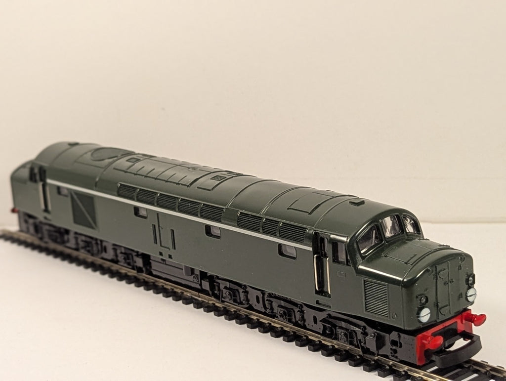 Jouef OO Gauge British Rail Class 40 Locomotive BR Green 8913