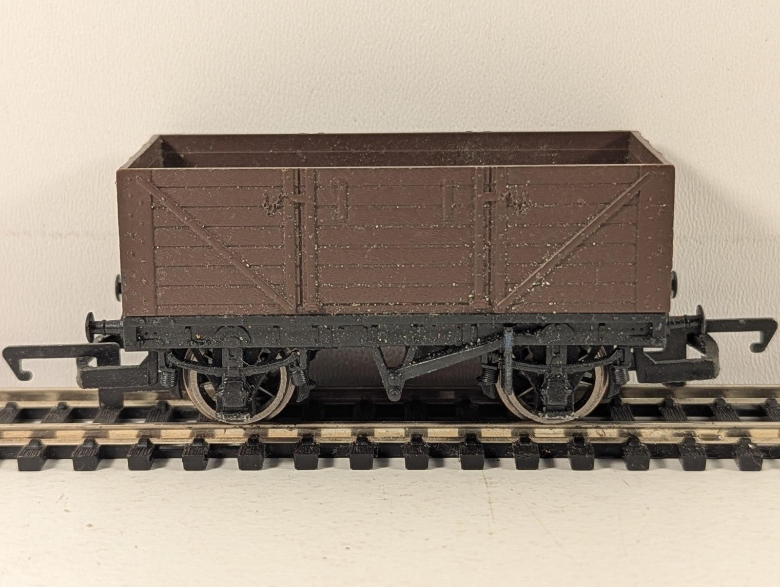 Hornby OO Gauge 7 Plank Open Wagon Goods Wagon Plain Brown