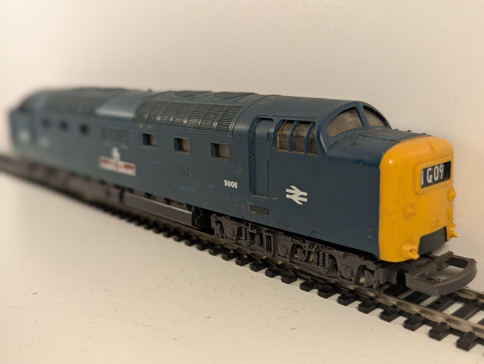 Lima OO Gauge Class 55 Deltic 'The Fife & Forfar Yeomanry' Diesel Loco